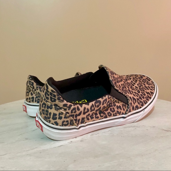 Leopard Vans (Deluxe Comfort) - Picture 3 of 9